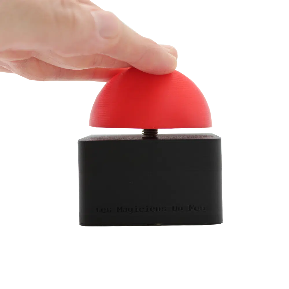 Buzzer pour déclencher les artifices - Main qui appuie sur le buzzer