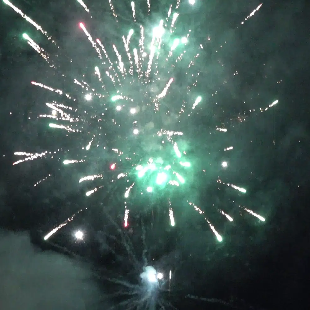 Feu d'artifice automatique Punk Machine en exclusivité chez Les Magiciens Du Feu effet 6